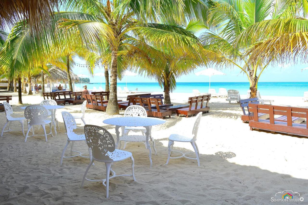 Arenas Beach Hotel Corn Island Exterior photo